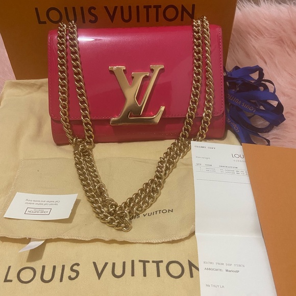 Lv - Picture 2 of 16